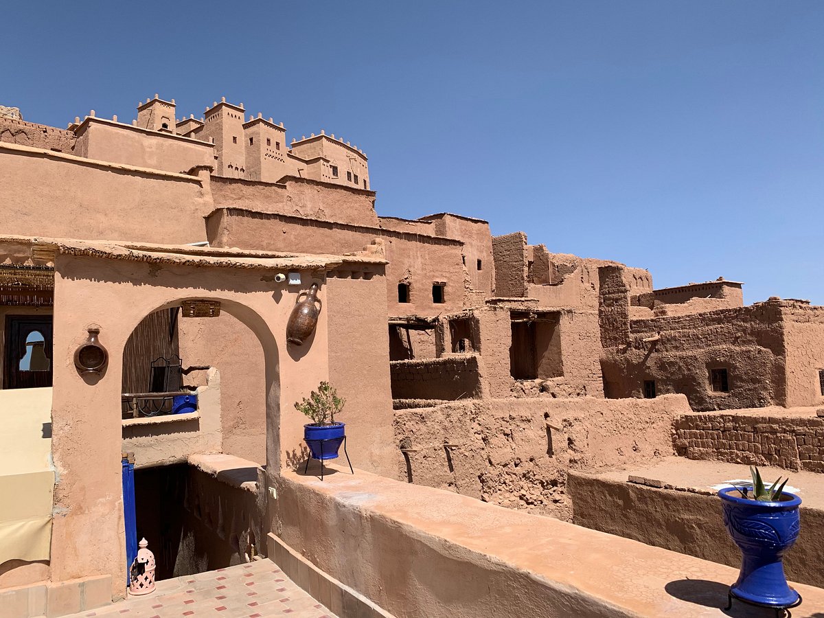 Fès médina avec marchés vibrants et architecture historique